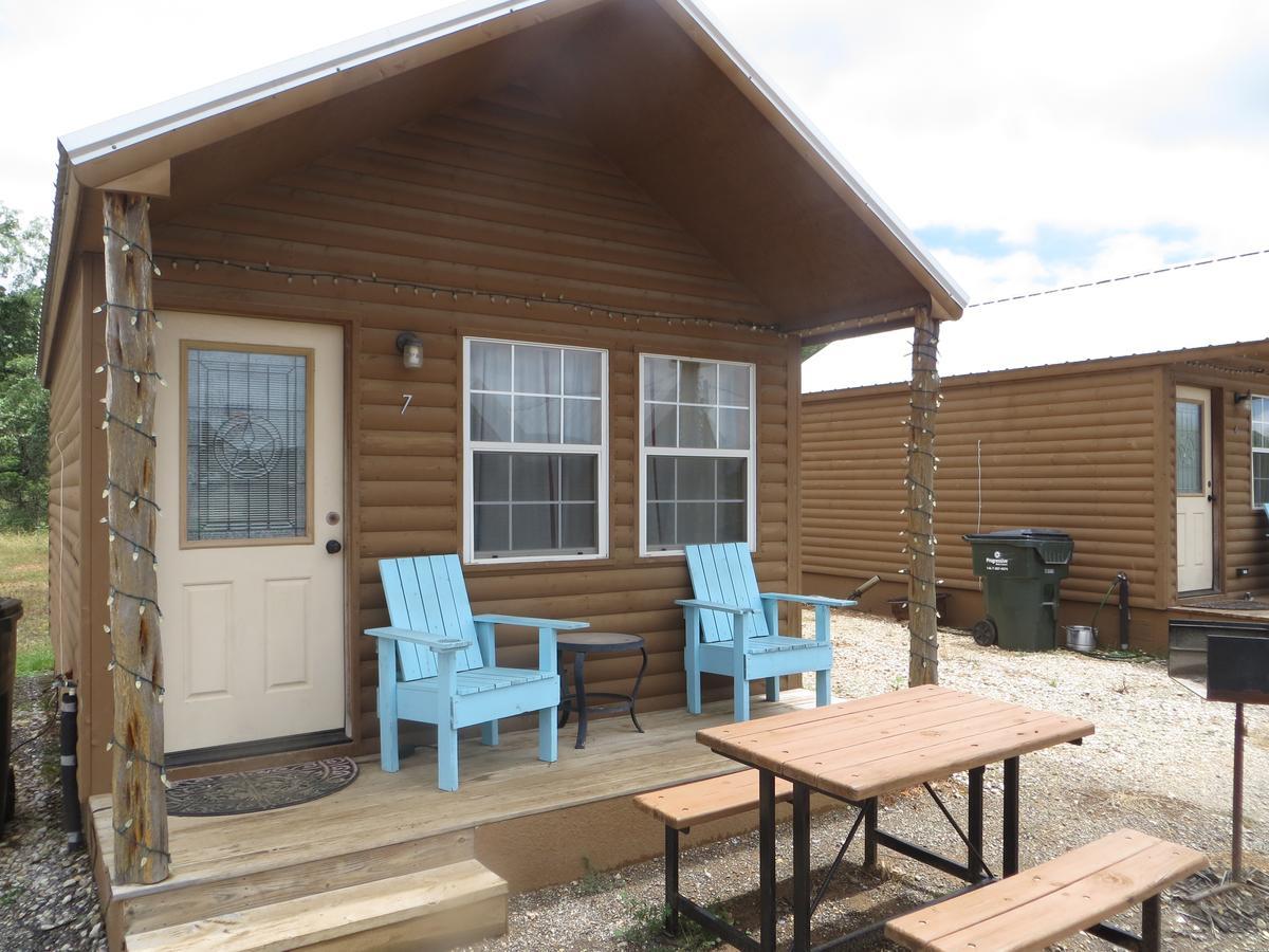 All Tucked Inn Cabins Stockdale Exterior photo