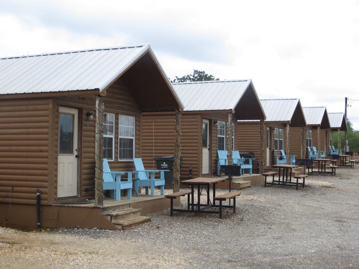 All Tucked Inn Cabins Stockdale Exterior photo