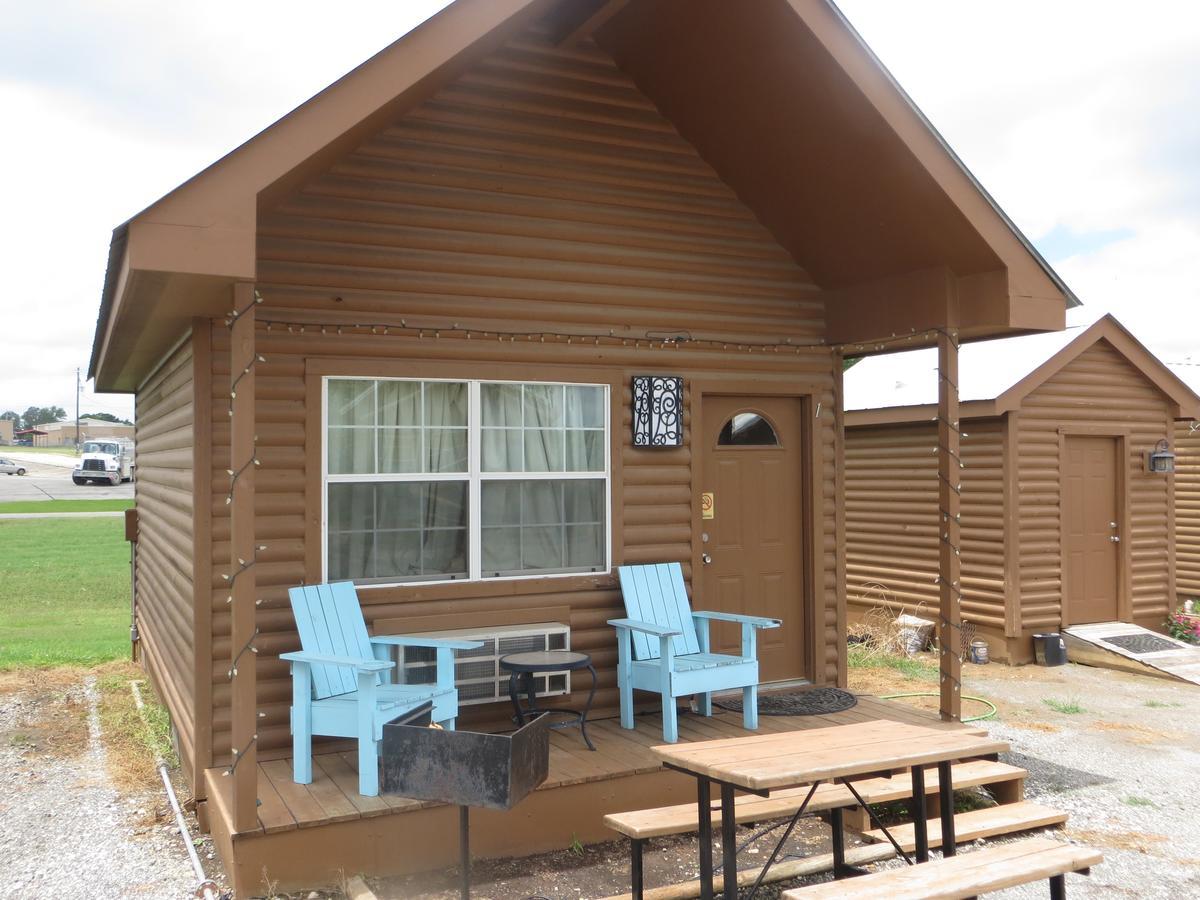 All Tucked Inn Cabins Stockdale Exterior photo