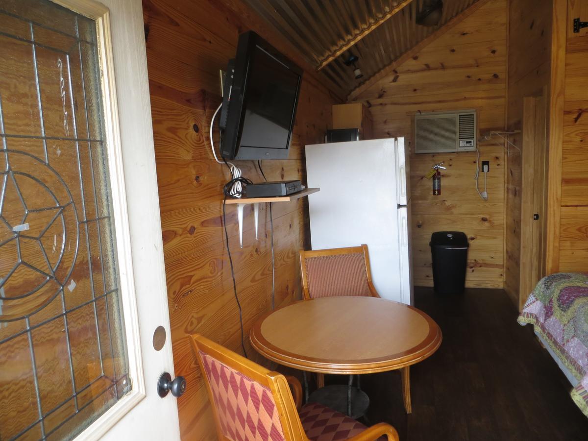 All Tucked Inn Cabins Stockdale Exterior photo